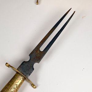 Juego de Cuchillo y Tenedor con Estuche de Bronce Cincelado Floral - imagen 5