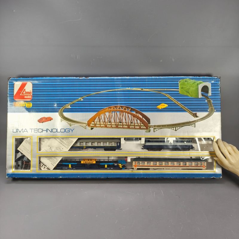 Colección de trenes modelo en HO escala con detalles y características - imagen 2
