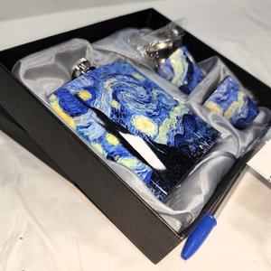 Set de Petaca y Vasos "La Noche Estrellada" Diseño Van Gogh - imagen 3