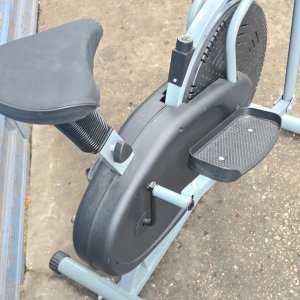 Elíptica de Gimnasio Gris y Negra - imagen 3