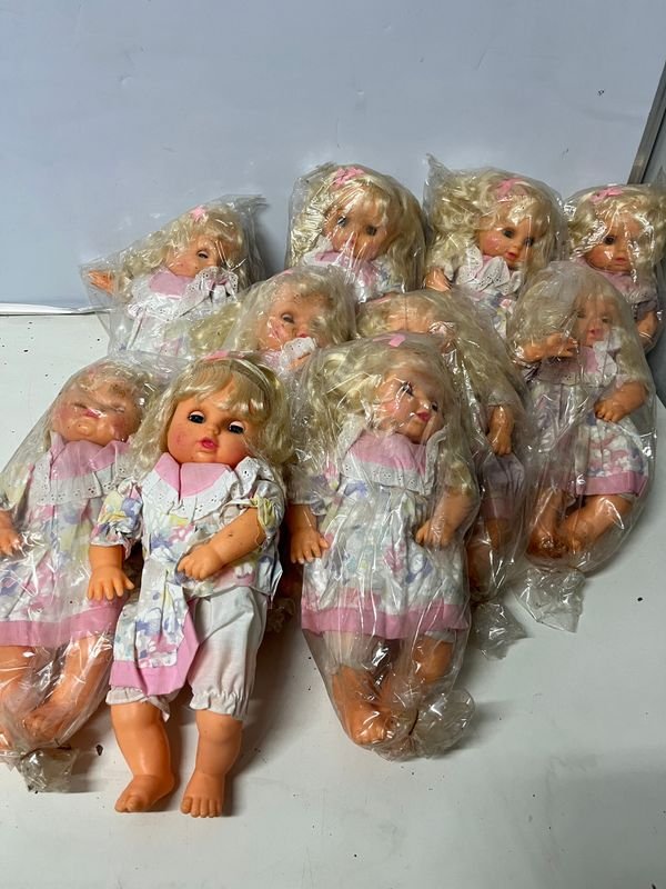 Lote de 24 Muñecas Rubias con Ropita Estampada