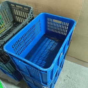 Lote de 12 Cajones Plásticos Apilables de Colores Varios - imagen 6