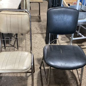Lote de 2 Sillas Metálicas con Asiento y Respaldo Acolchado - imagen 1