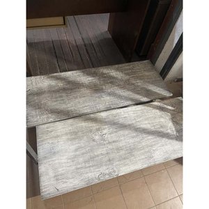 Par de Percheros Metálicos con Estantes de MDF Estilo Industrial - imagen 2