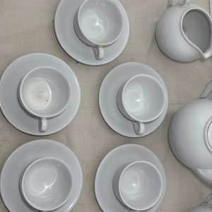 Juego de Té y Café Olmos de Porcelana Blanca con Detalles Dorados - imagen 9