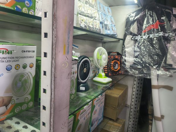 Ventilador Portátil con Luz LED y Altavoz Bluetooth