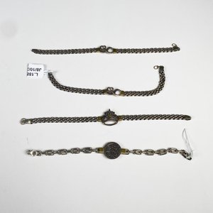 Lote anterior: Lote de Cuatro Pulseras Metálicas Labradas con Diseños Variados
