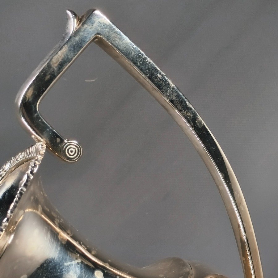 Jarra para agua de plata sterling con detalles en relieves - imagen 6