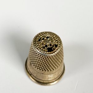 Dedal de Plata con Diseño Calado y Grabado - imagen 3