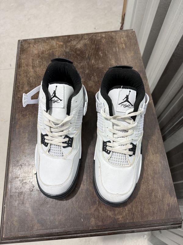Zapatillas Air Jordan 4 Blancas y Negras - Talle 41