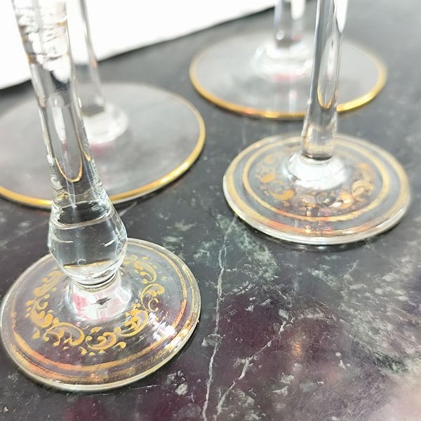 Copa de vino antigua: 5 copas con diseño único y dorado - imagen 4