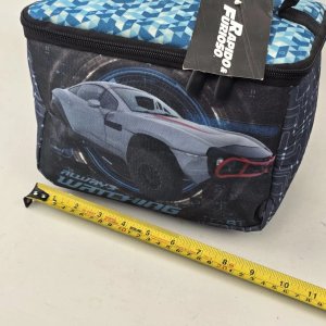Lanchera Térmica "Rápidos y Furiosos" con Diseño de Auto Deportivo - imagen 4