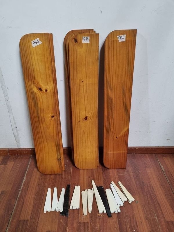 L 980 - Practicos estantes en madera con sus soportes metalicos para amurar, ideales para organizar cualquier ambiente (Medidas 109x20cm)