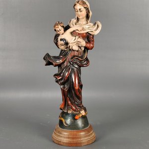 Dos Tallas Religiosas en Madera: Virgen con Niño y Otra con Querubines - imagen 10