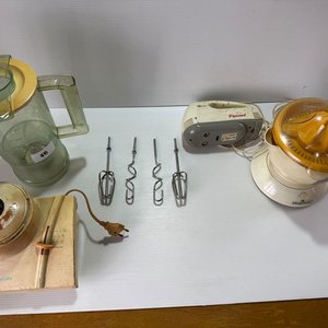 Lote siguiente: Licuadora Philips, Batidora Manual Pawind y Juguera Magefesa