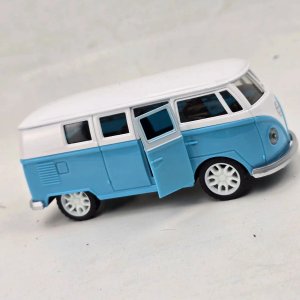 Auto a Escala Metálico Volkswagen Kombi Azul y Blanco - imagen 3