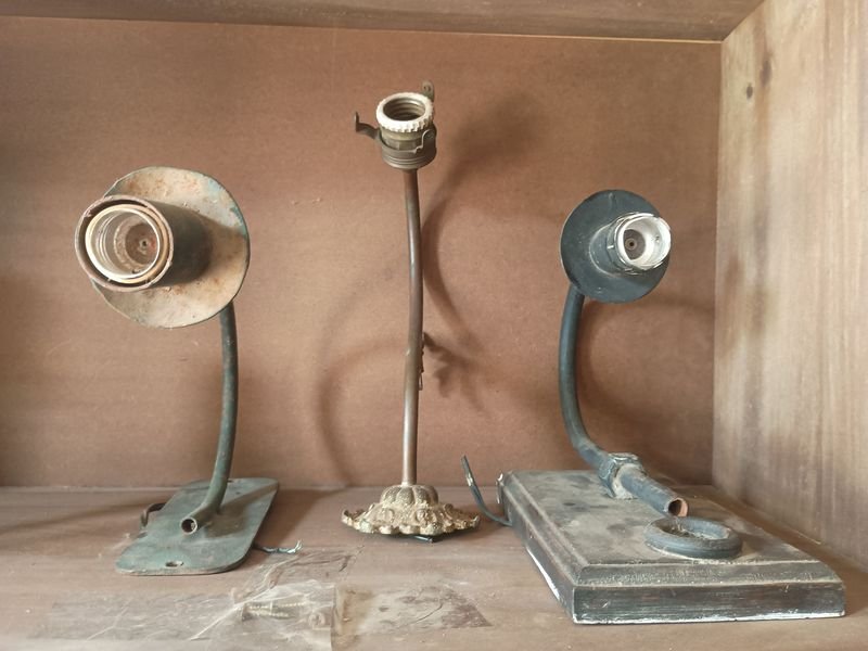 Lote anterior: Porta lámparas de metal con bordes oxidados