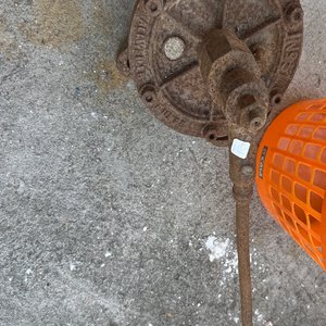 Lote siguiente: Bomba de Agua Antigua de Hierro Fundido