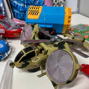 Lote de Juguetes: Princesa, Pistola, Auto, Helicópteros, Burbujero y Más - imagen 2