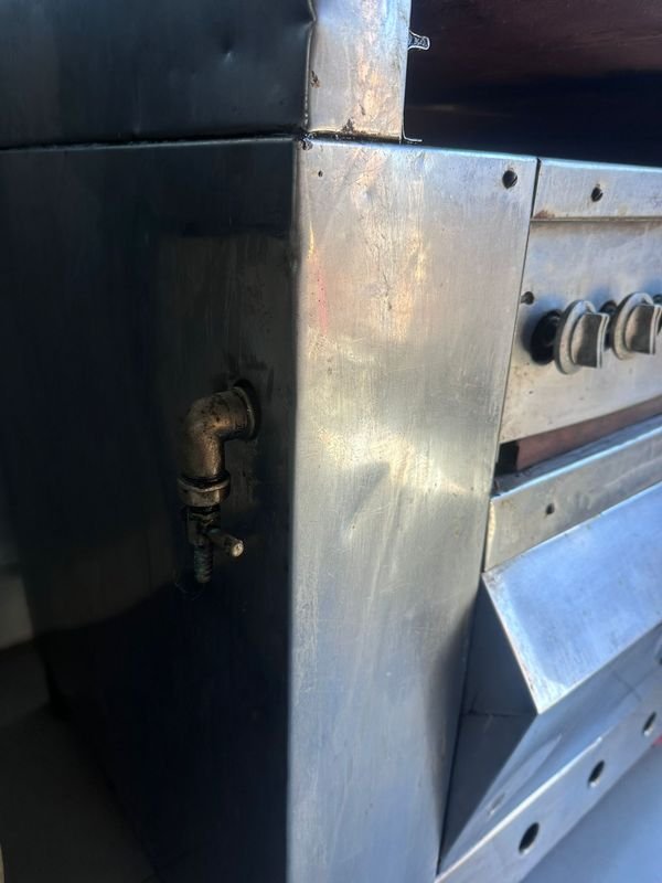 Excepcional cocina industrial con hornallas, horno plancha y gratinador en excelente estado - imagen 9