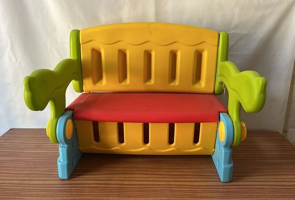 Banco y mesa de plástico 3 en 1 para niños - imagen 1