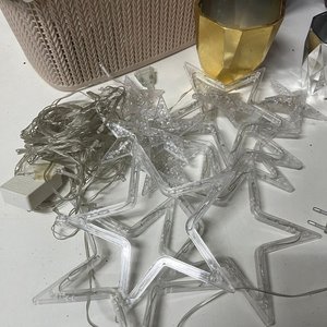 Lote de 9 Piezas: 2 Canastos Plásticos, 6 Macetas y Luces Estrellas - imagen 8