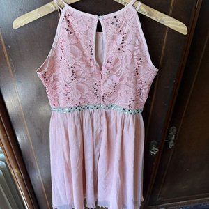 Vestido Rosa Empolvado IEFIEL Talla 10 con Encaje y Pedrería - imagen 2
