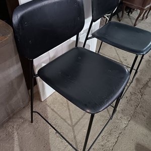 Par de Banquetas Altas Modernas Negras - imagen 4