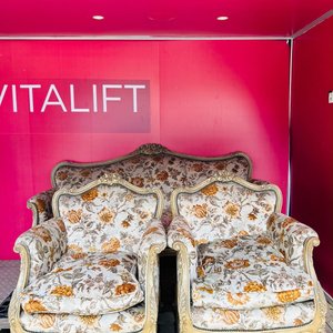 Juego de Living Estilo Luis XV: Sofá de 3 Cuerpos y 2 Sillones Individuales - imagen 1
