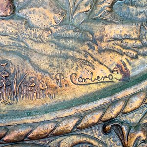 Cuadro Oval Repujado en Metal Bronceado "Personajes en Bosque" Firmado P. Corbero - imagen 3