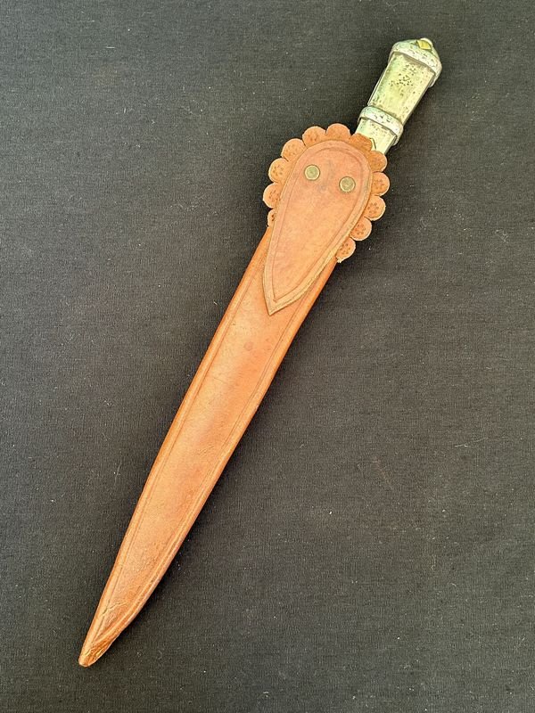 Cuchillo viejo artesanal de alta calidad con detalles únicos - imagen 9
