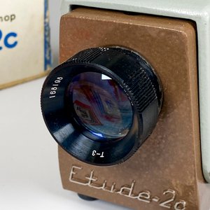 Proyector de cine antiguo con caja - imagen 3