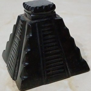 Escultura Artesanal Mexicana de Obsidiana: Pirámide Prehispánica - imagen 3