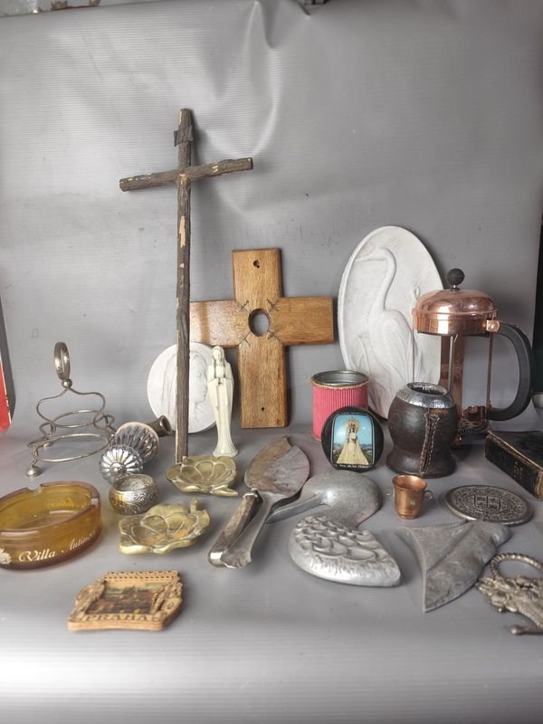 Lote de Varios Objetos Decorativos y Religiosos