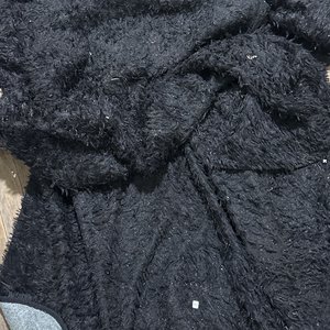 Lote siguiente: Alfombra Negra de Pelo Largo