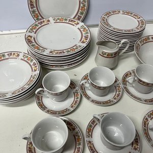 Juego de Porcelana China con Tazas, Platos y Bowls - imagen 4