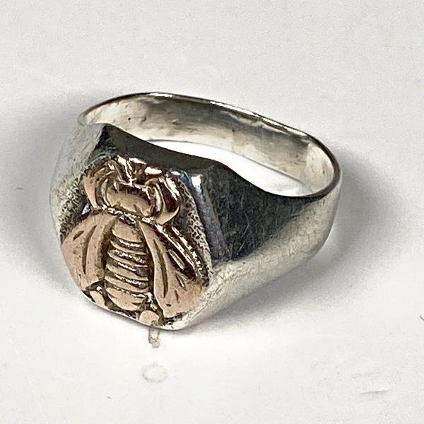 Anillo de Plata y Oro con Diseño de Abeja - Maestra 16mm
