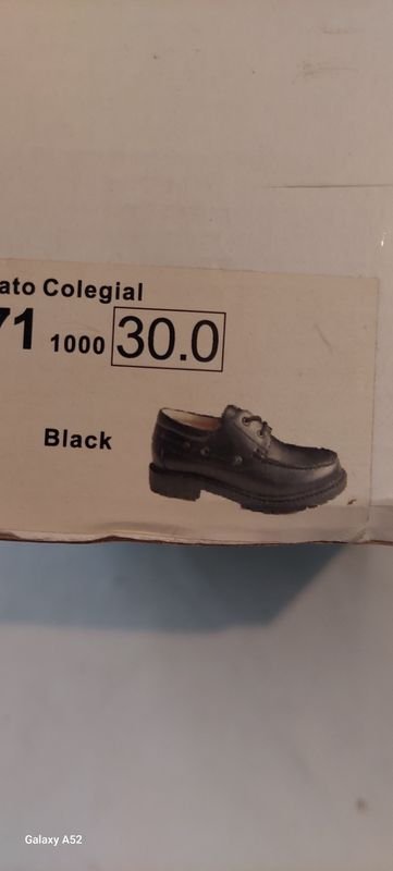 Calzado de talla 30 en excelente condición - imagen 4