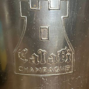 Champagnera "Callati" Metálica con Grabado y Botella de Ananá Fizz - imagen 4