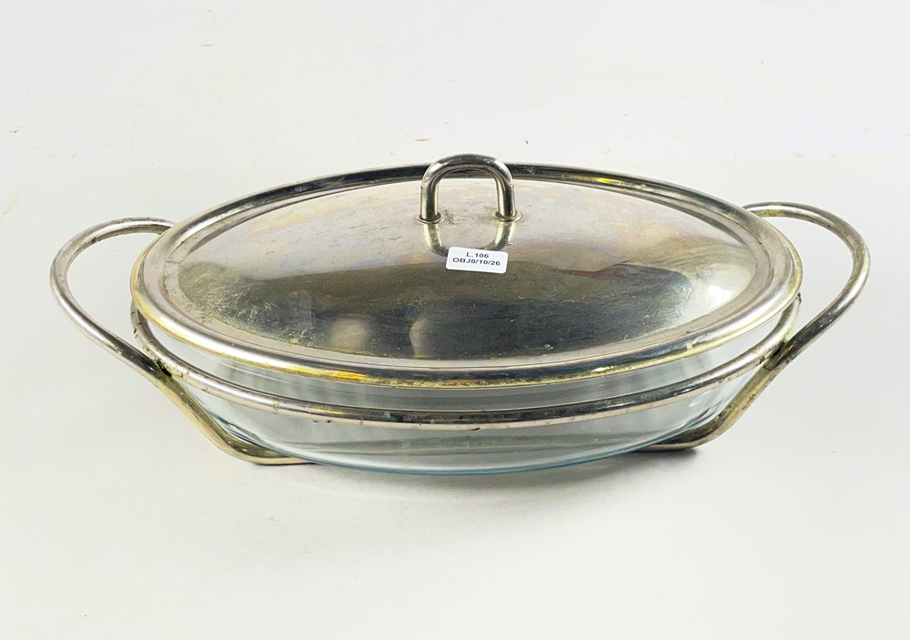 Fuente oval en vidrio con soporte y tapa de metal de 30 x 21 cm