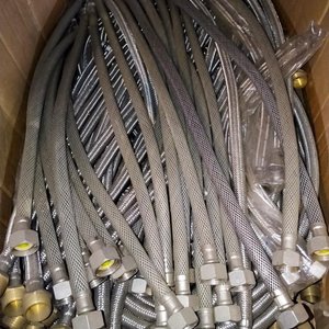 Lote anterior: Caja con Mangueras Flexibles para Conexión de Agua
