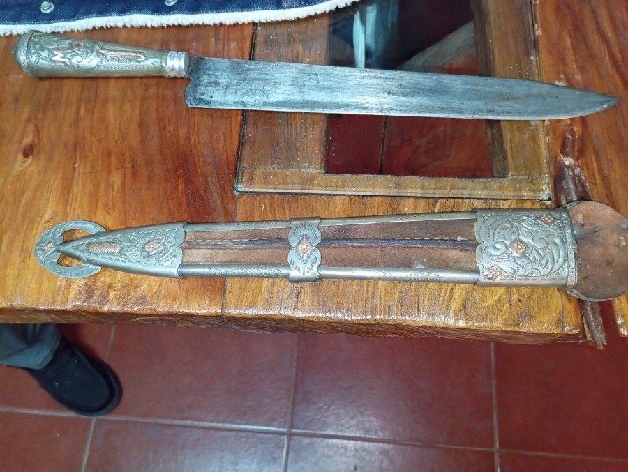 Cuchillo "Ginete" con Cabo y Vaina de Plata y Oro - 47 cm