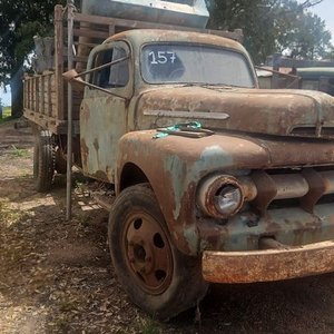 Lote siguiente: Camión Ford F6 Antiguo