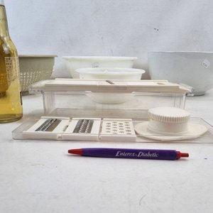 L 069 - 5 Piezas - Lote variado de artículos de cocina con bowls y ralladores, ideal para equipar tu hogar - imagen 7