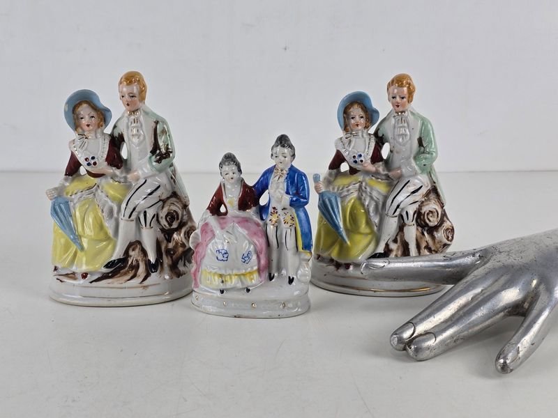 Trío de Figuras Decorativas en Porcelana Japonesa