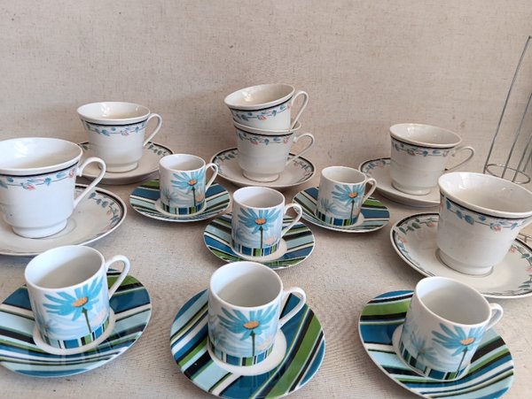 Lote de tazas y accesorios de porcelana - imagen 1