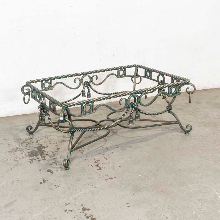 Lote anterior: Base de hierro para mesa de living con detalles en la pátina