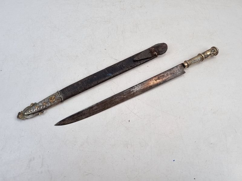 Facon Criollo Antiguo J.M. Mailhos "Cazador" con Vaina de Cuero y Plata