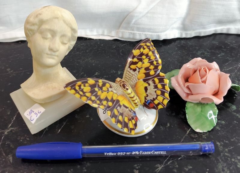 Lote anterior: Pequeña mariposa en porcelana alemana pintada a mano - Figurita de mariposa alemana