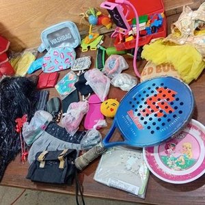 Lote Variado: Muñecas, Accesorios de Moda, Juguetes y Más - imagen 7